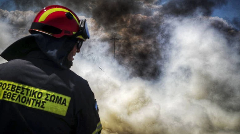Εκκενώνεται οικισμός στην Κέρκυρα – Σε εξέλιξη η μεγάλη πυρκαγιά